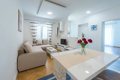 Apartments Lucija - Two Bedroom Apartment wit...