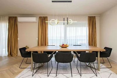 Wohnung in Šibenik-Brodarica mit Balkon