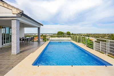 Angenehme Villa in Oliva in der Nähe der...