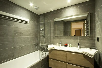 PHOB02 Schöne helle Wohnung von 80 m2 mit...