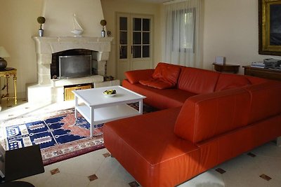 Villa mit Pool und Meerblick in Baden