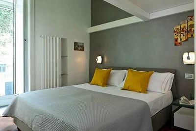 Elegant appartement in Chiaia