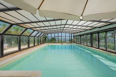Lussuosa villa con grande piscina a Tolentino