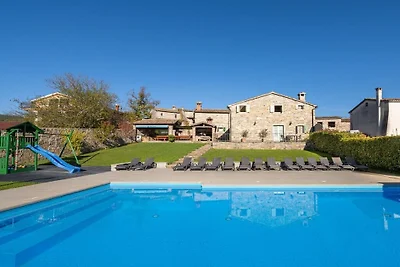 Villa in Buzet mit Schwimmbecken