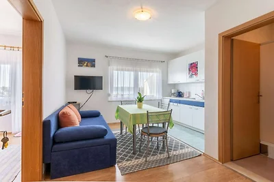 Charming Trogir Apartments with Balcony - Com...