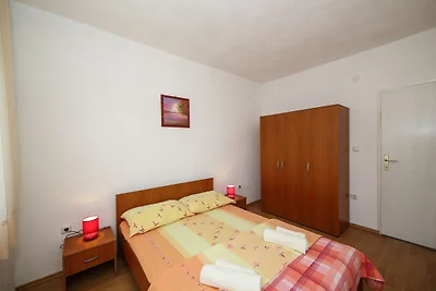 Cozy Beachfront Holiday Home Slatine - Five B...