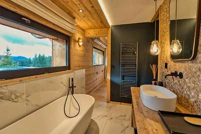 Chalet in Les Gets mit Außenwhirlpool