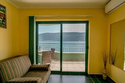 Amor Residence - Studio Apartment with Terrac...