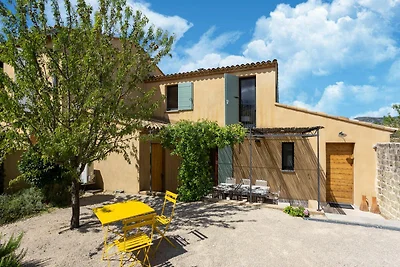 Villa a Malaucene con giardino privato
