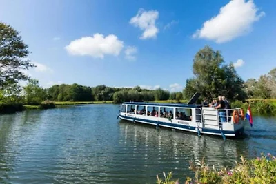 Vakantiehuis aan het water met visvlonder