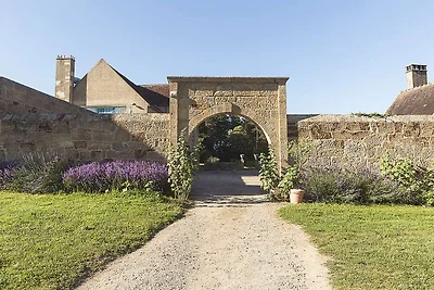 Herenhuis in Meaulne met privיzwembad