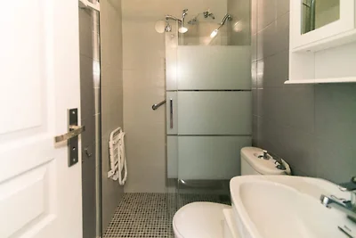 Apartment in Roses mit Blick auf den Kanal