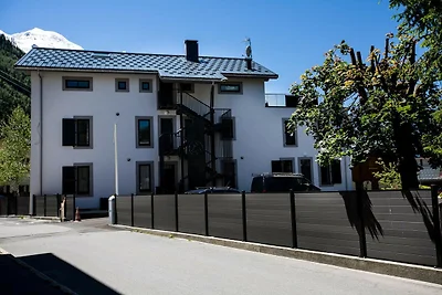 Central Apartment with Balcony & Mountain...