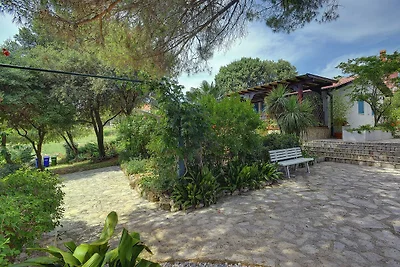 Pittoresca casa vacanze a Banjole con piscina