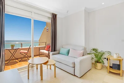 Appartamento fronte mare con balcone