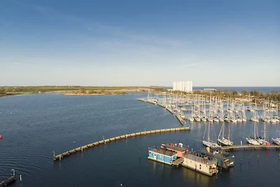 Woonboot direct aan het meer