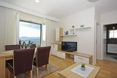 Wohnung in Podaca mit Schwimmbecken