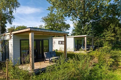 Prachtige lodge aan de rivier met panoramisch...
