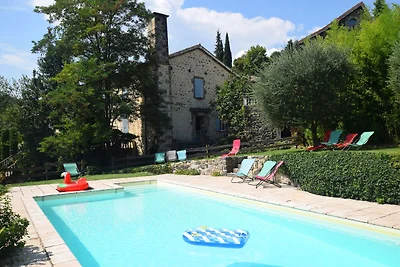 Ruhiges Ferienhaus mit Pool in der Ardèche