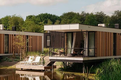 Lodge moderno sull'acqua