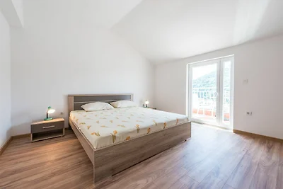 Apartments Lucija - Three Bedroom Apartment w...