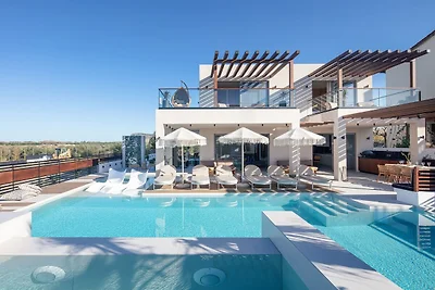 Group Beachside stay in Skaleta