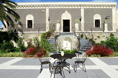 Elegante villa storica con piscina nella regi...