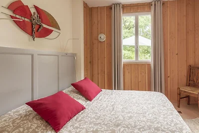 Attraktives Ferienhaus in Cuzy mit Pool