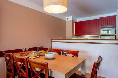 8-Person Scenic Landes Forest Apartment
