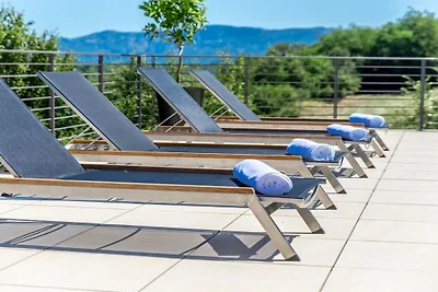 Villa in Nedešćina mit Schwimmbecken