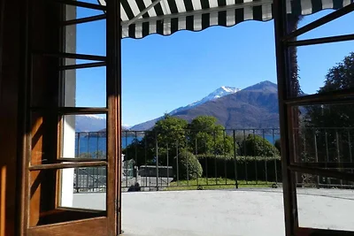 Ferienhaus in Musso mit Schwimmbecken