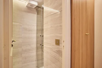 Neue Wohnung im Herzen von Paris für 4...