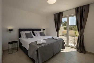 Villa Royal Stone mit Pool in Jezera