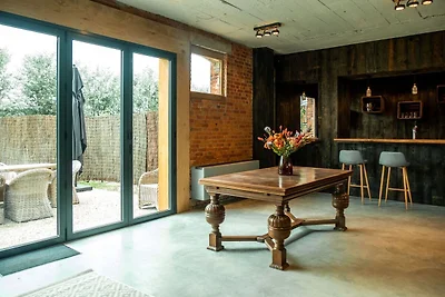 Gemütliches Ferienhaus in Moorslede mit Pool