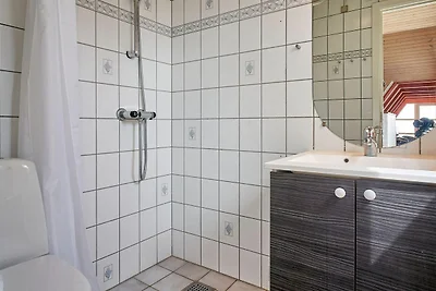 8 persone case ad Aakirkeby