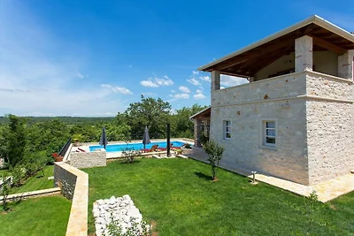 Villa in Montižana mit Schwimmbecken