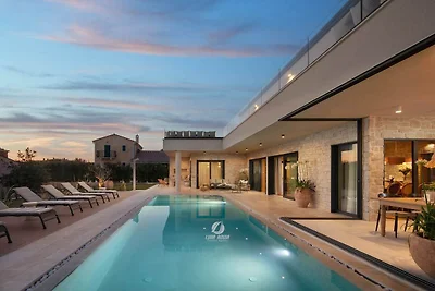 Luxusvilla mit beheiztem Infinity-Pool und...