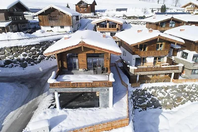 Alpenchalet mit Bergblick