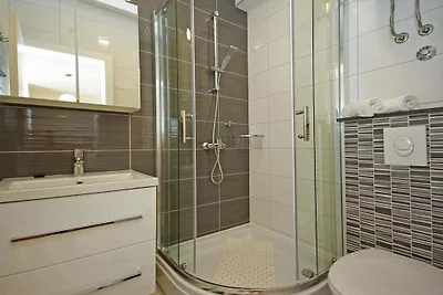 Wohnung in Podaca mit Schwimmbecken