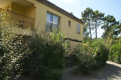 Angenehme Wohnung in Montauroux mit Terrasse