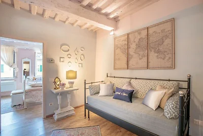 Convenient Home close to Train Station and...
