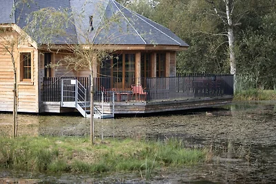 Ferienhaus mit Whirlpool und Terrasse