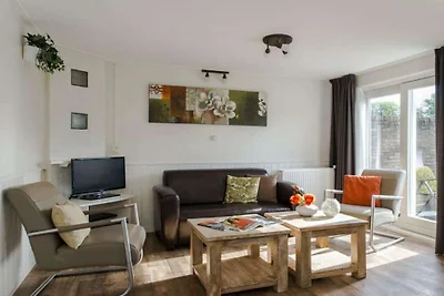 Ferienhaus in Nes mit Schwimmbecken