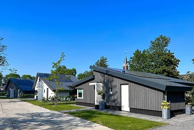 Moderne Villa mit Terrasse und Garten in...