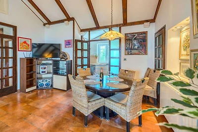 Three bedroom Apartment with terrace and sea...