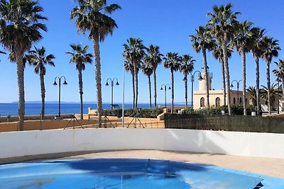 Appartement met balkon bij stranden