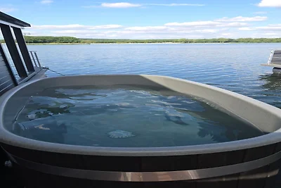 Hausboot-Marina mit Whirlpool