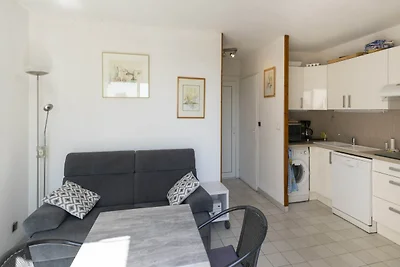 Tranquil apartment in Agde near beach