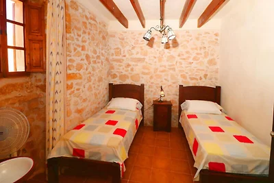 Huis in Es Llombards met zwembad en tuin