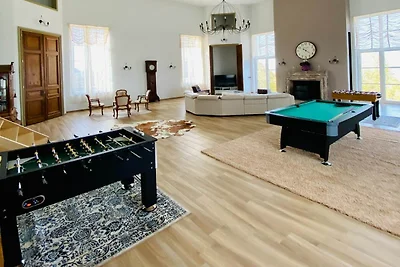 Elegantes Herrenhaus am Hang